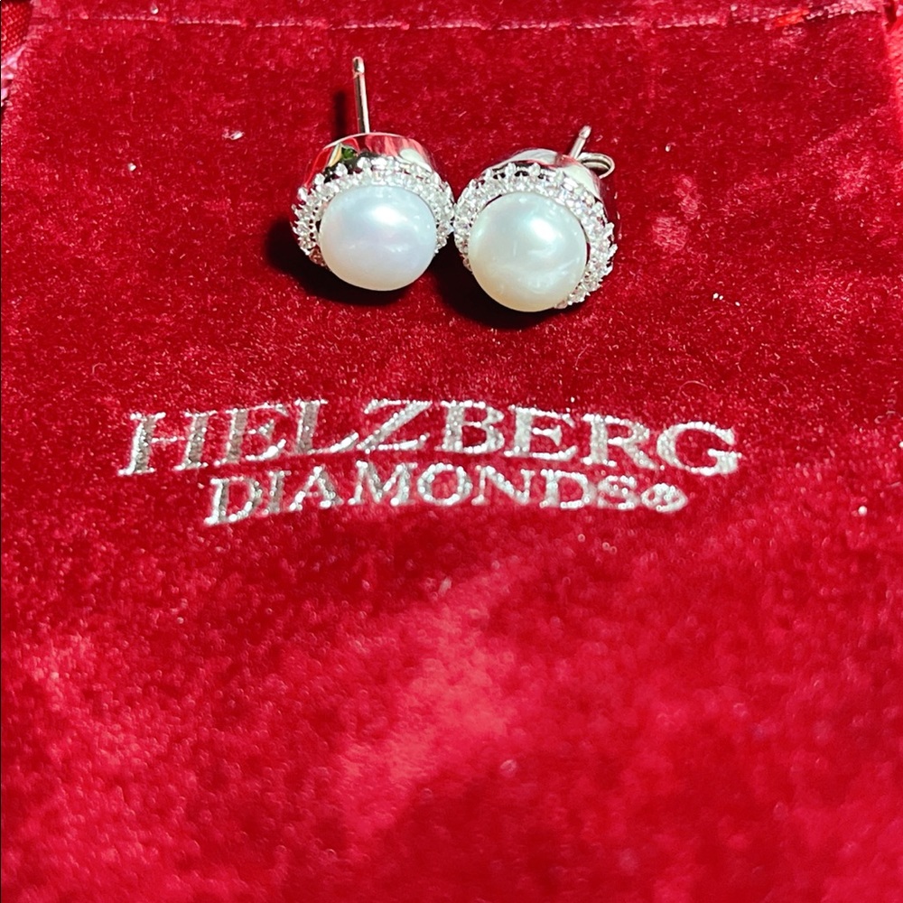 Helzberg Earring